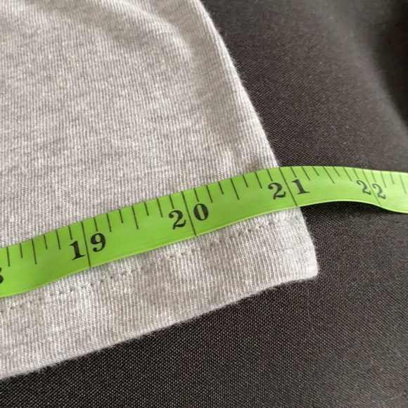 Hot Topic The Child Baby Yoda Short Sleeve T-shirt - Picture 7 of 9